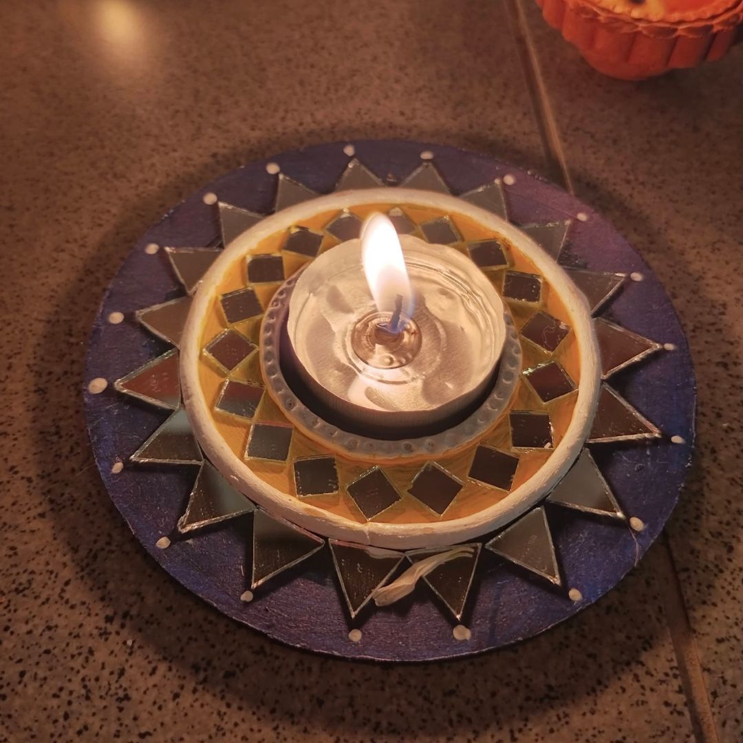 Candle holder lippan art